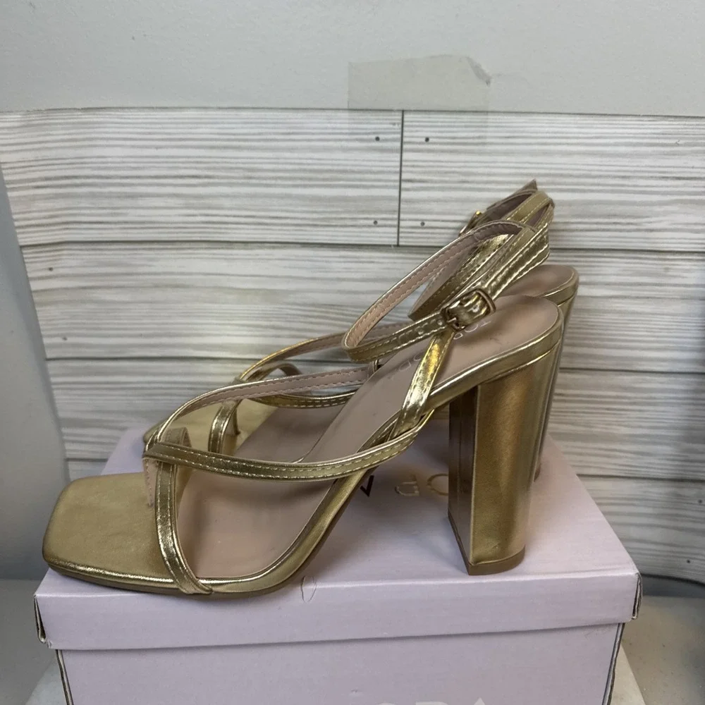 Madden Girl Marvel Strappy Thong City Sandals Gold Size 7
